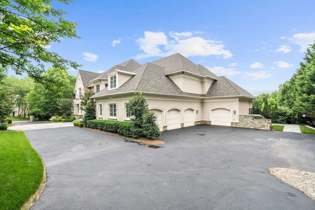 The Home in Virginia is a luxurious home designed for entertaining on a grand scalenow available for sale. This home located at 886 Chinquapin Rd, McLean, Virginia; offering 08 bedrooms and 10 bathrooms with 17,743 square feet of living spaces.