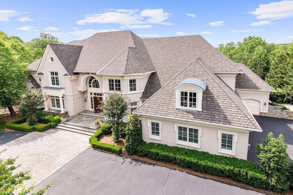 The Home in Virginia is a luxurious home designed for entertaining on a grand scalenow available for sale. This home located at 886 Chinquapin Rd, McLean, Virginia; offering 08 bedrooms and 10 bathrooms with 17,743 square feet of living spaces.