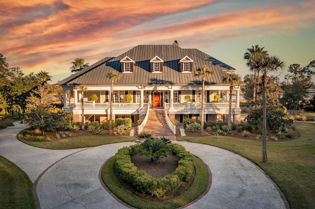 The Home in South Carolina is a luxurious home featuring the finest architecture and endless edge saltwater pool now available for sale. This home located at 4458 Park Island Rd, Meggett, South Carolina; offering 05 bedrooms and 08 bathrooms with 12,776 square feet of living spaces.