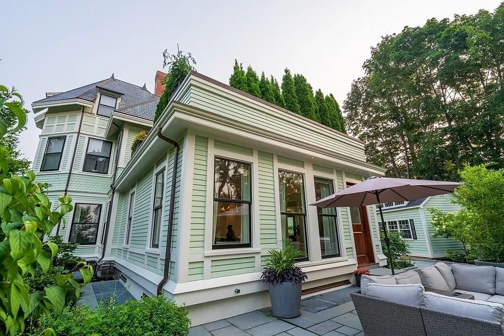 The Home in Massachusetts is a luxurious home which is not only ideal for urban life but also great for outdoor experience now available for sale. This home located at 59 High St, Brookline, Massachusetts; offering 07 bedrooms and 08 bathrooms with 7,450 square feet of living spaces.