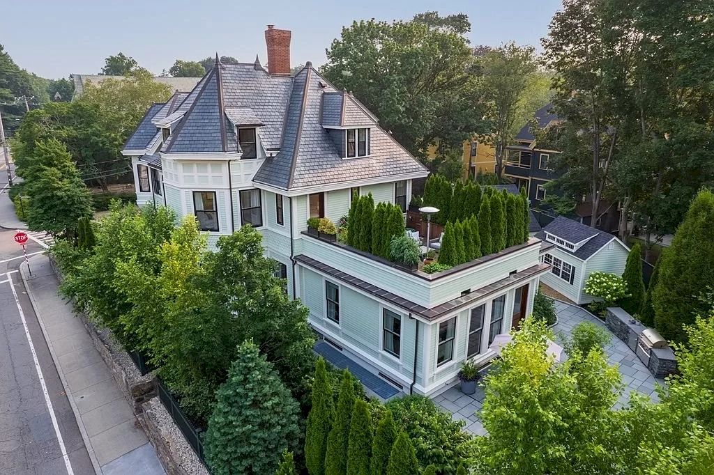 The Home in Massachusetts is a luxurious home which is not only ideal for urban life but also great for outdoor experience now available for sale. This home located at 59 High St, Brookline, Massachusetts; offering 07 bedrooms and 08 bathrooms with 7,450 square feet of living spaces.