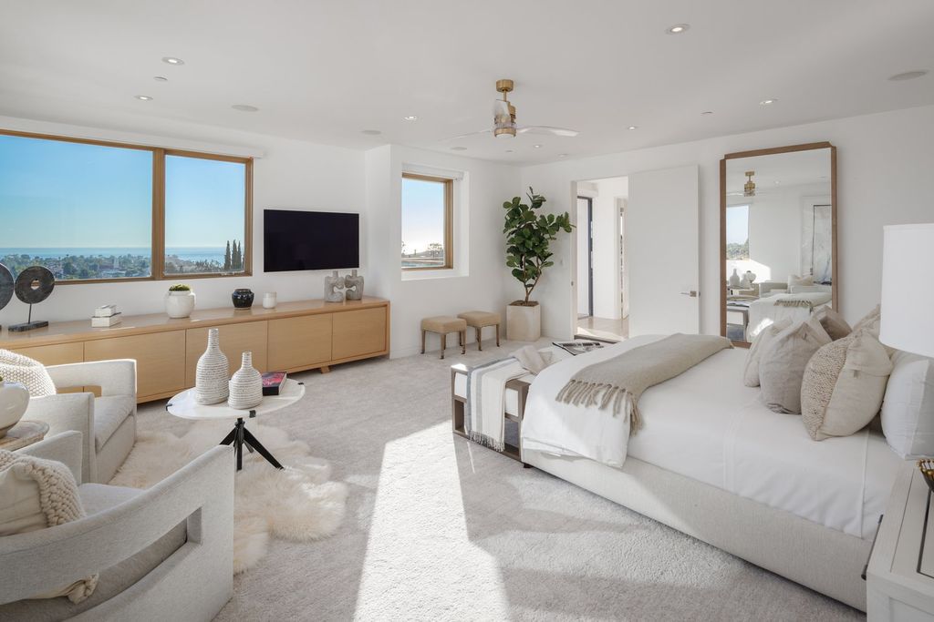 In this Luxury Ideas, rich neutrals with whites and pale grays dominate, creating a tranquil vibe. The bedroom is designed with large windows and a ceiling light system to ensure the quality of light for the room. Beds with simple designs and bedding create a feeling of absolute relaxation. 