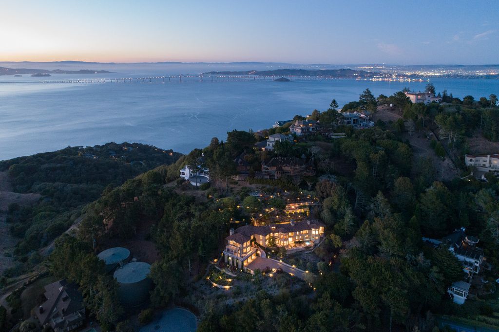 This-8977000-Captivating-Home-in-Belvedere-Tiburon-offers-Iconic-San-Francisco-and-Golden-Gate-Bridge-Views-5