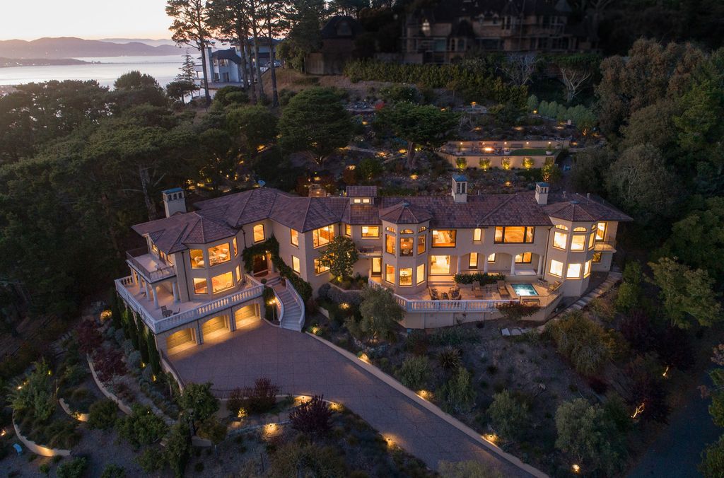 This-8977000-Captivating-Home-in-Belvedere-Tiburon-offers-Iconic-San-Francisco-and-Golden-Gate-Bridge-Views-6