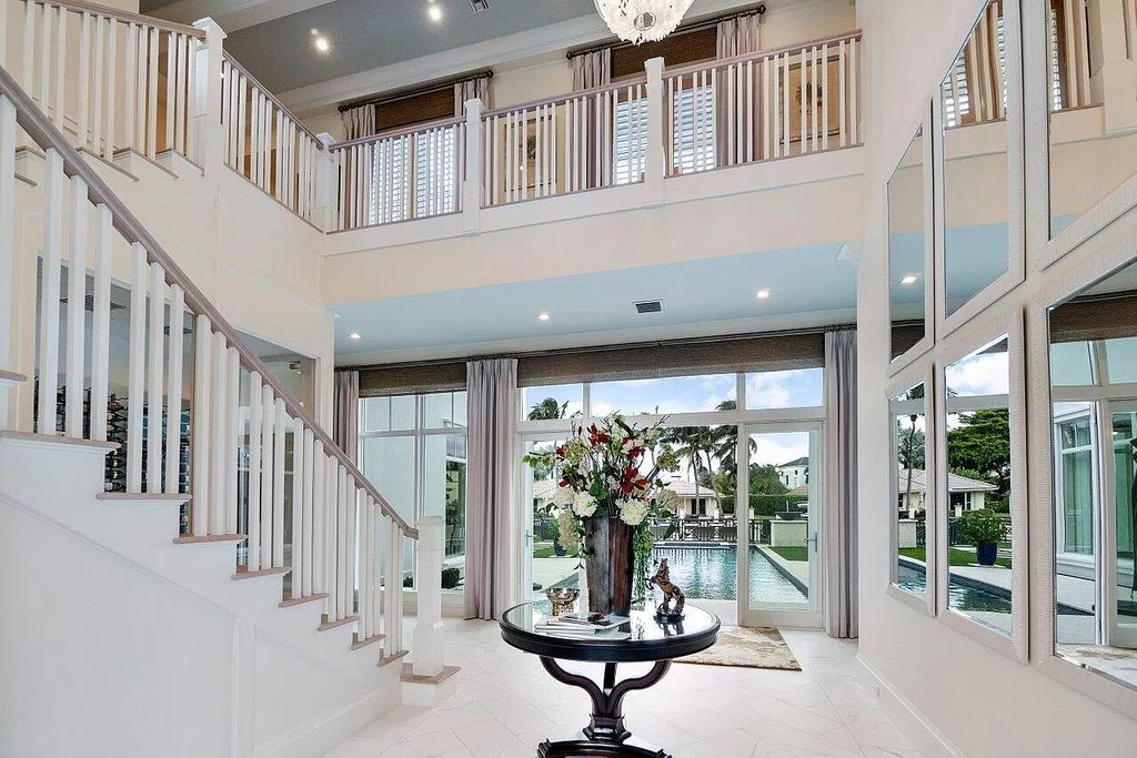 This-9250000-Waterfront-Luxury-Home-in-Boca-Raton-is-Perfect-for-Boating-Enthusiasts-15