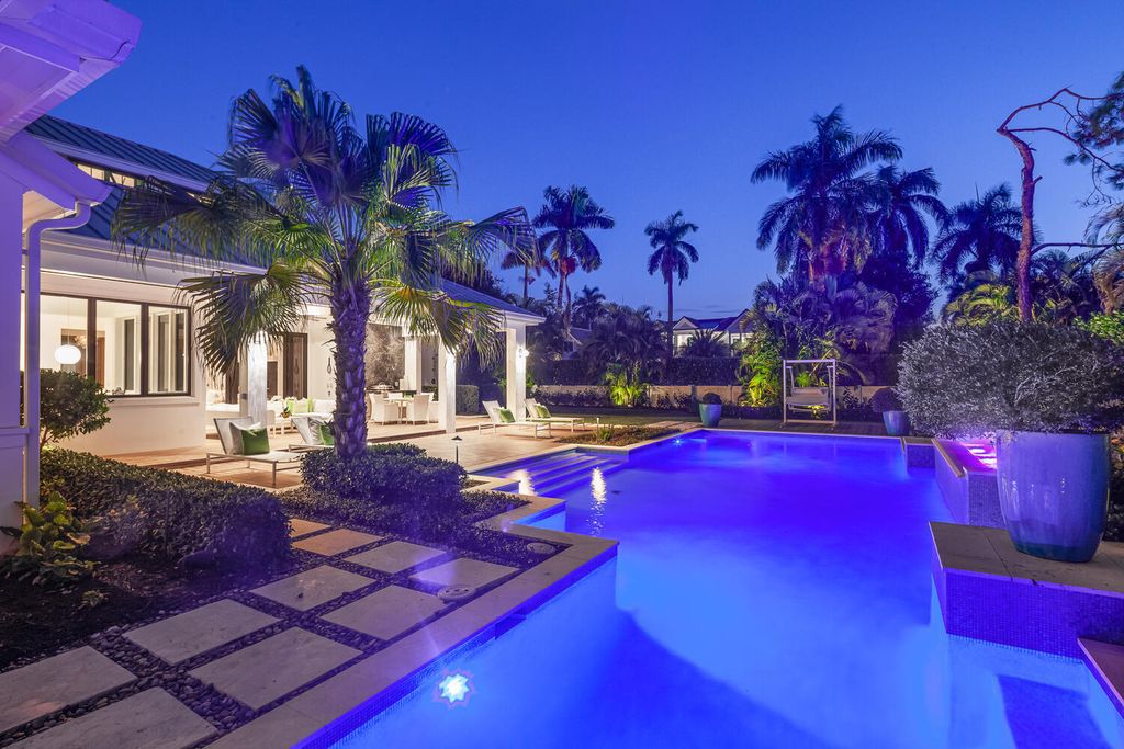 This-9995000-Thoughtfully-Designed-Home-in-Naples-offers-Exceptional-Floor-Plan-2