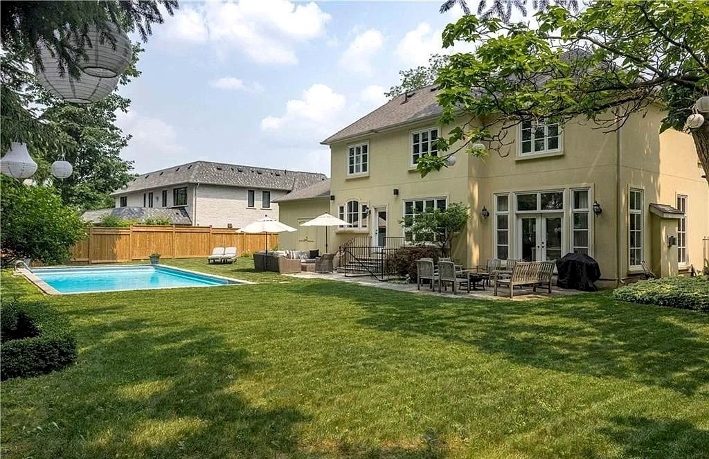 The Luxury South-East Oakville Home is built for a family now available for sale. This home located at 472 Chamberlain Ln, Oakville, ON L6J 4H5, Canada