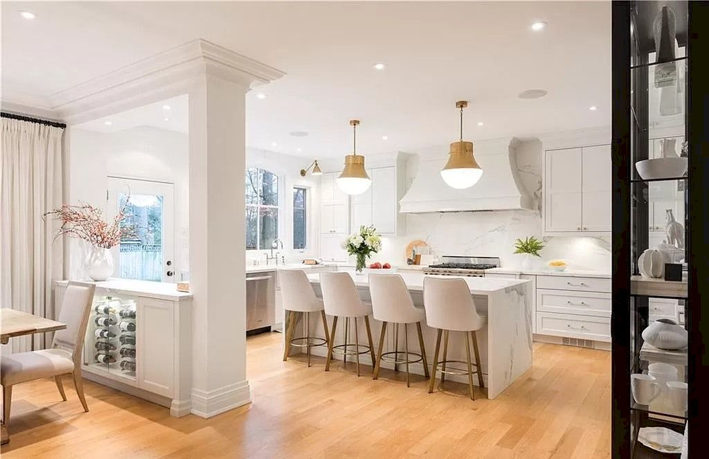 The Luxury South-East Oakville Home is built for a family now available for sale. This home located at 472 Chamberlain Ln, Oakville, ON L6J 4H5, Canada