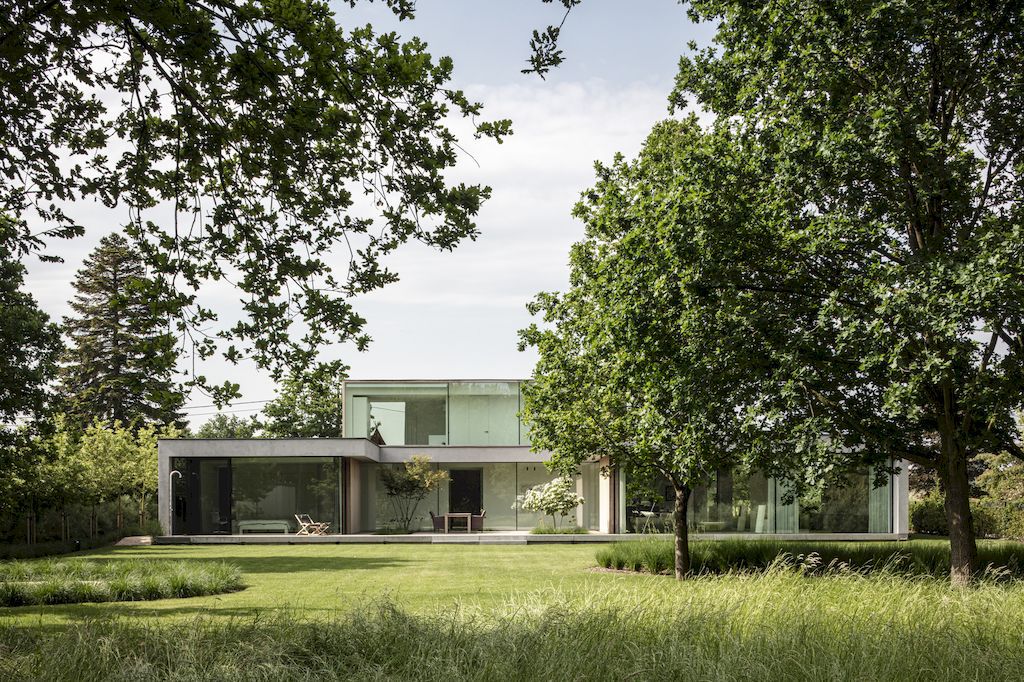 Villa Bonh, an U-shaped home in contemporary fashion by CAS architecten