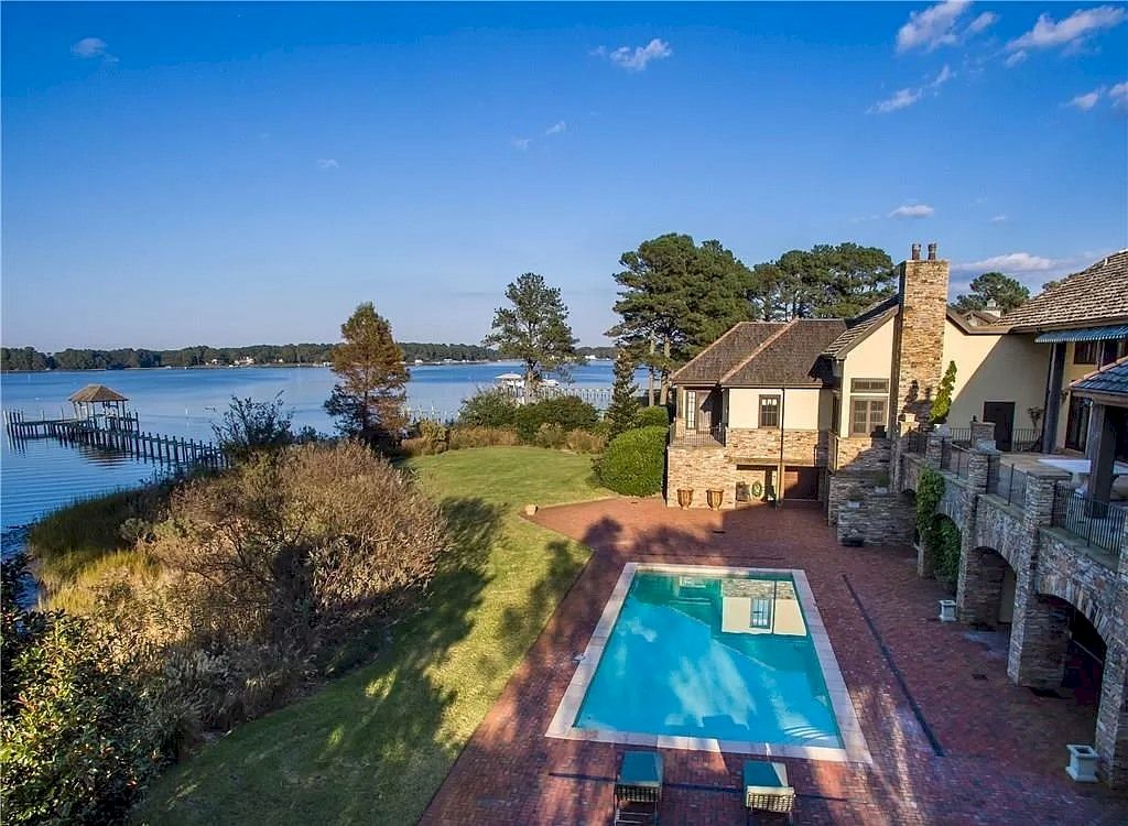 Waterfront-Home-in-Virginia-Hits-Market-for-6150000-17
