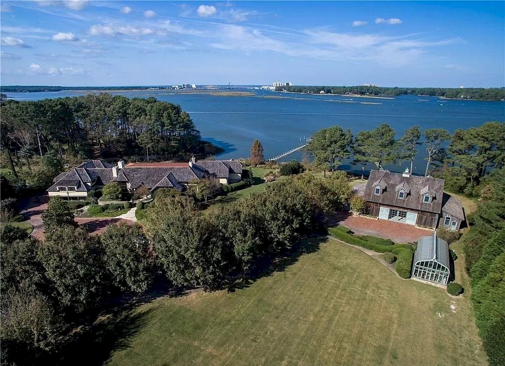 Waterfront-Home-in-Virginia-Hits-Market-for-6150000-22