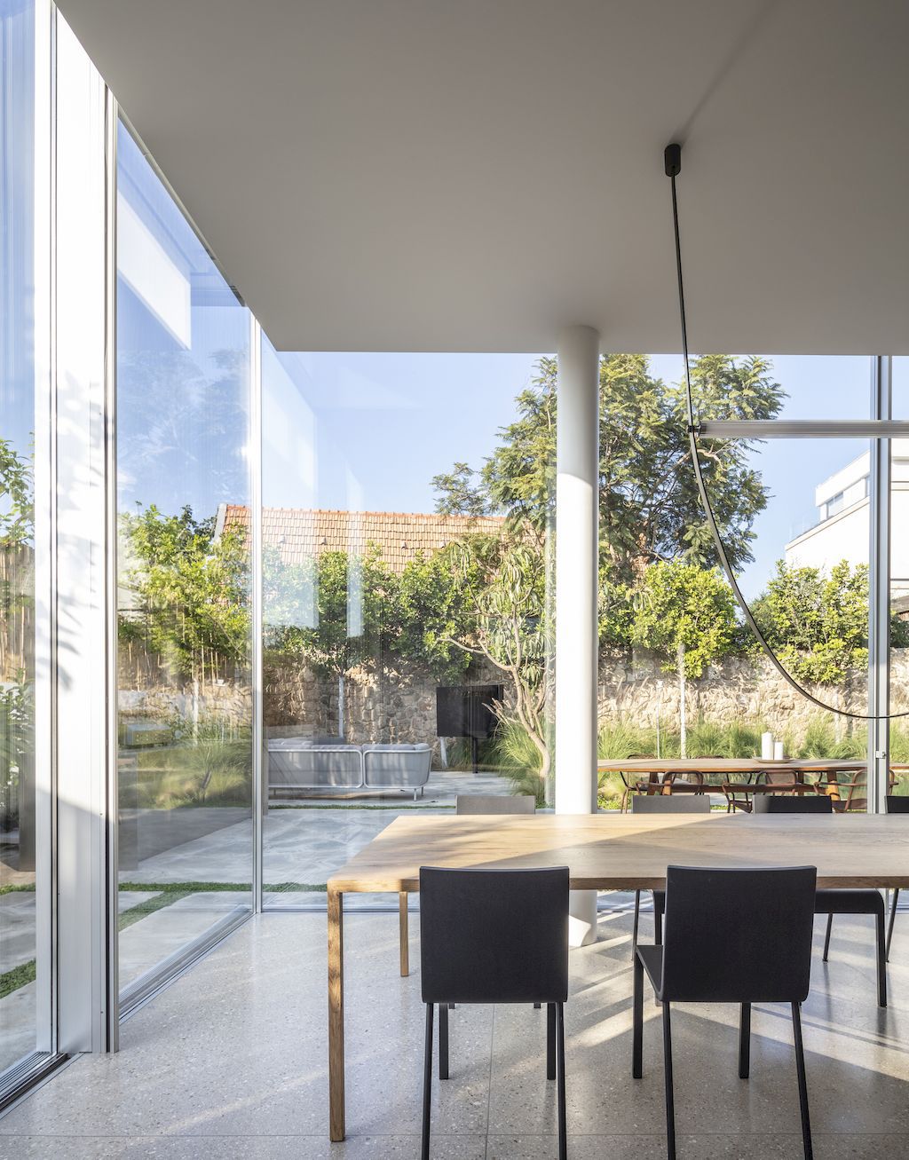 Z-House-Brings-the-Serenity-and-Utmost-Privacy-by-Milic-Harel-Architects-18