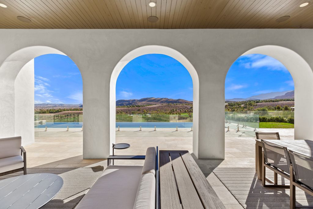  Majestically Nevada Masterpiece sells for $23,000,000 with city, mountain and golf course view