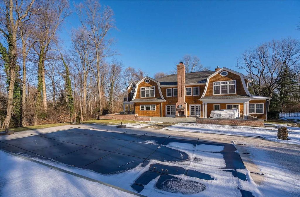 Luxury Hamptons Style Shingle Home in New York hits Market for $3,495,000