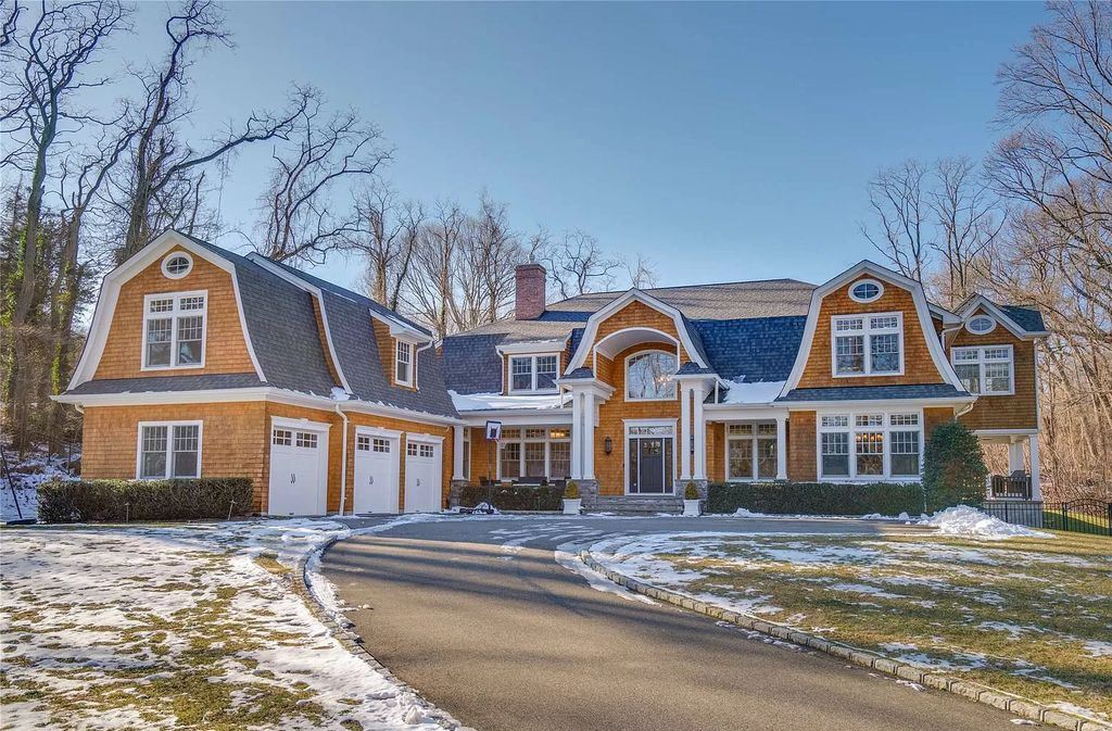 Luxury Hamptons Style Shingle Home in New York hits Market for $3,495,000