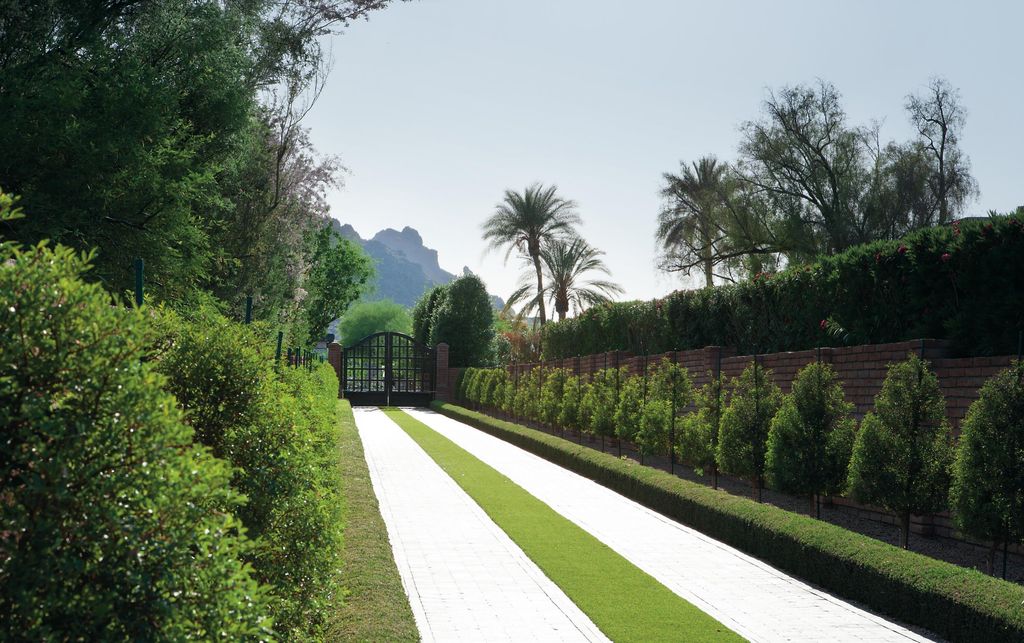 Opulence Residence in Arizona with Camelback Mountain views sells for $18,800,000