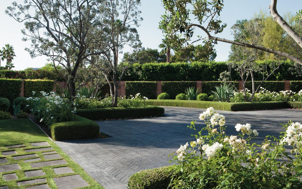 Opulence Residence in Arizona with Camelback Mountain views sells for $18,800,000