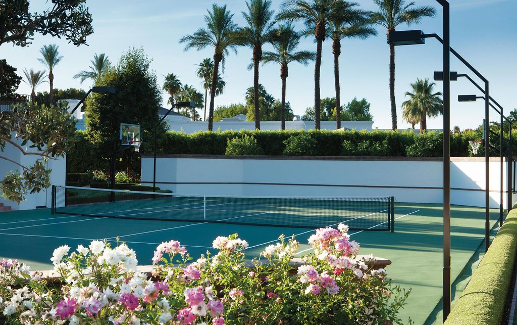 Opulence Residence in Arizona with Camelback Mountain views sells for $18,800,000