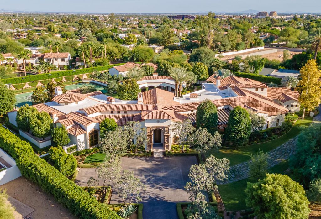 Opulence Residence in Arizona with Camelback Mountain views sells for $18,800,000