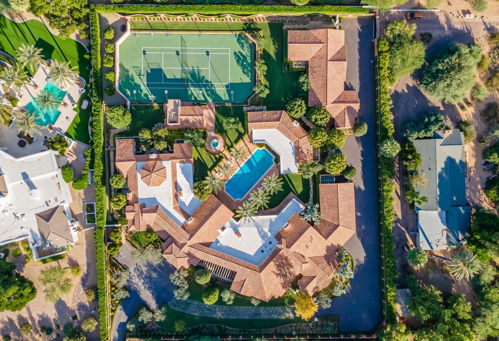 Opulence Residence in Arizona with Camelback Mountain views sells for $18,800,000
