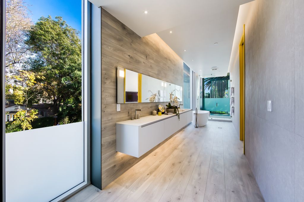 The Home in West Hollywood is a modern oasis masterfully balances cool contemporary design with lush greenery now available for sale. This house located at 417 Norwich Dr, West Hollywood, California