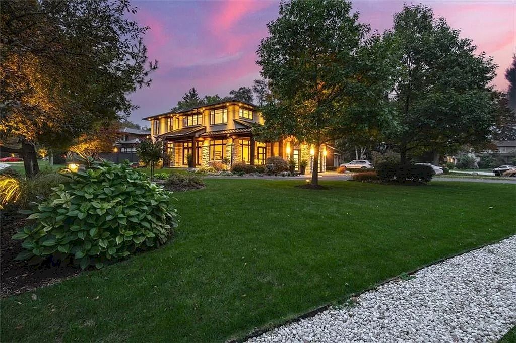 The Home in Oakville is a luxurious home now available for sale. This home located at 247 Woodland Dr, Oakville, ON L6J 4W6, Canada