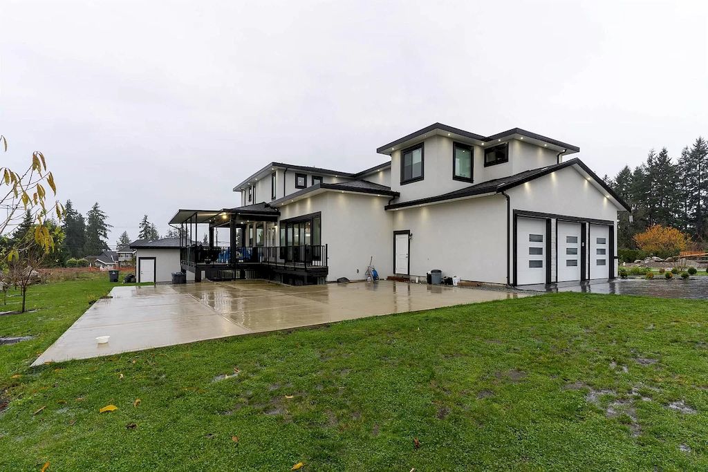 The Home in Panorama Ridge has an open concept and functional floor plan with over 9’ ceilings on both main and upper levels now available for sale