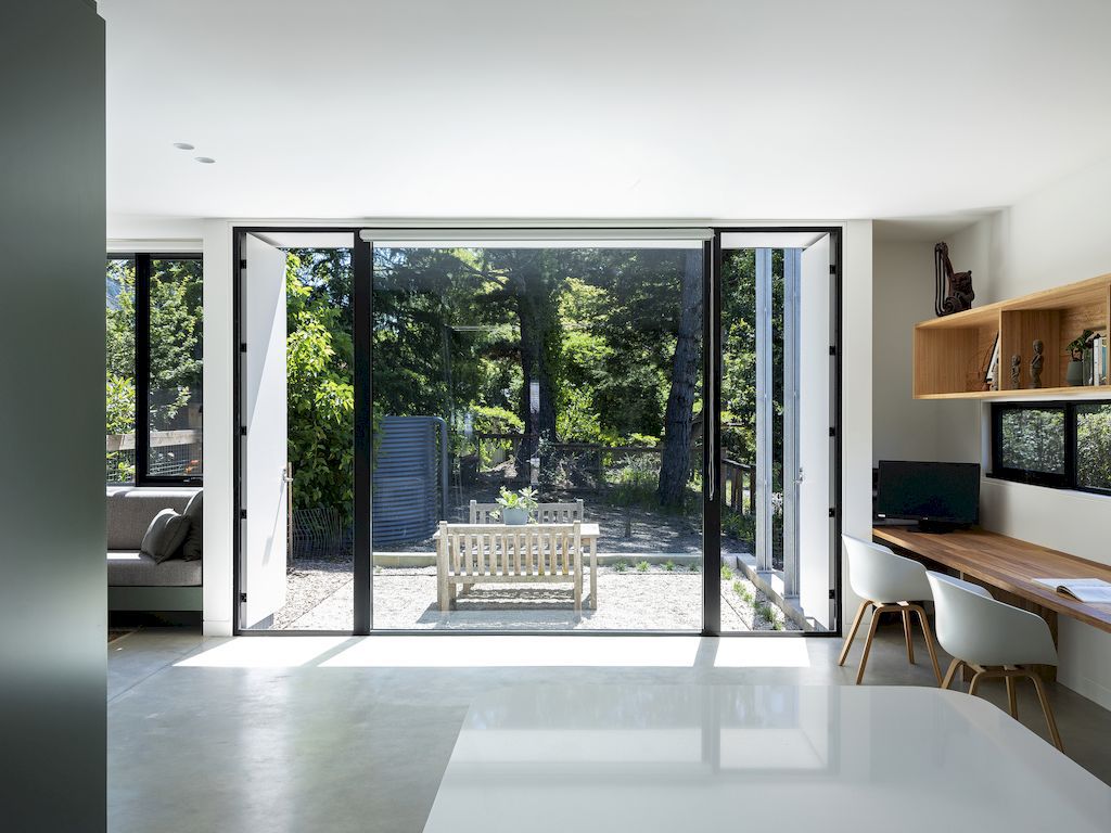 Blackheath courtyard house with prominent facade by Pearson Architecture