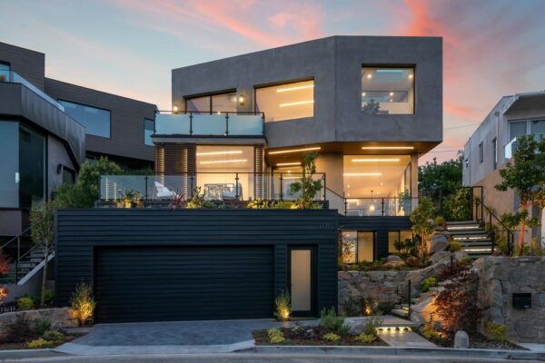 Brand New and Thoughtfully Constructed Architectural Home in Santa Monica Asking for $4,994,000
