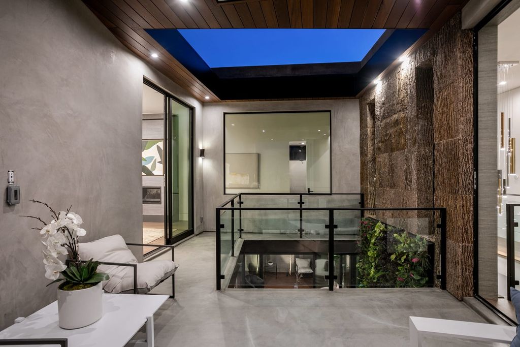 The Home in Santa Monica is a thoughtfully constructed Architectural in Sunset Park with multiple outdoor spaces now available for sale. This home located at 1771 Sunset Ave, Santa Monica, California