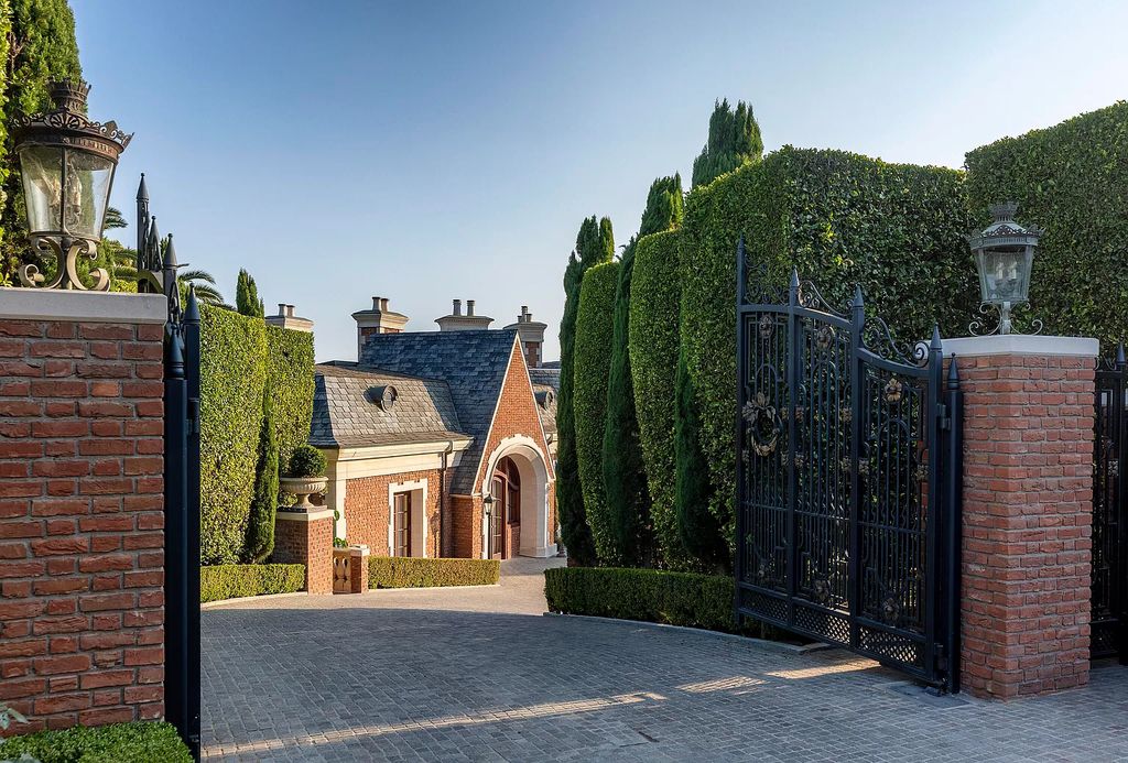 The Villa in Santa Barbara is an arguably the largest and most private estate in Birnam Wood now available for sale. This home located at 1917 Boundary Dr, Santa Barbara, California