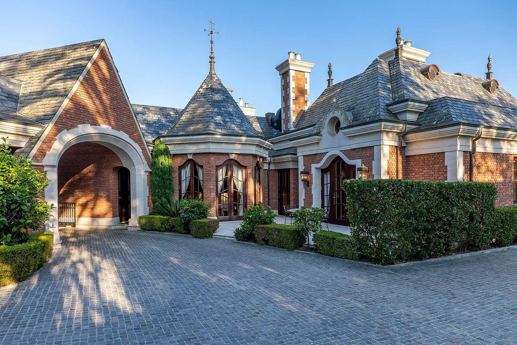 The Villa in Santa Barbara is an arguably the largest and most private estate in Birnam Wood now available for sale. This home located at 1917 Boundary Dr, Santa Barbara, California