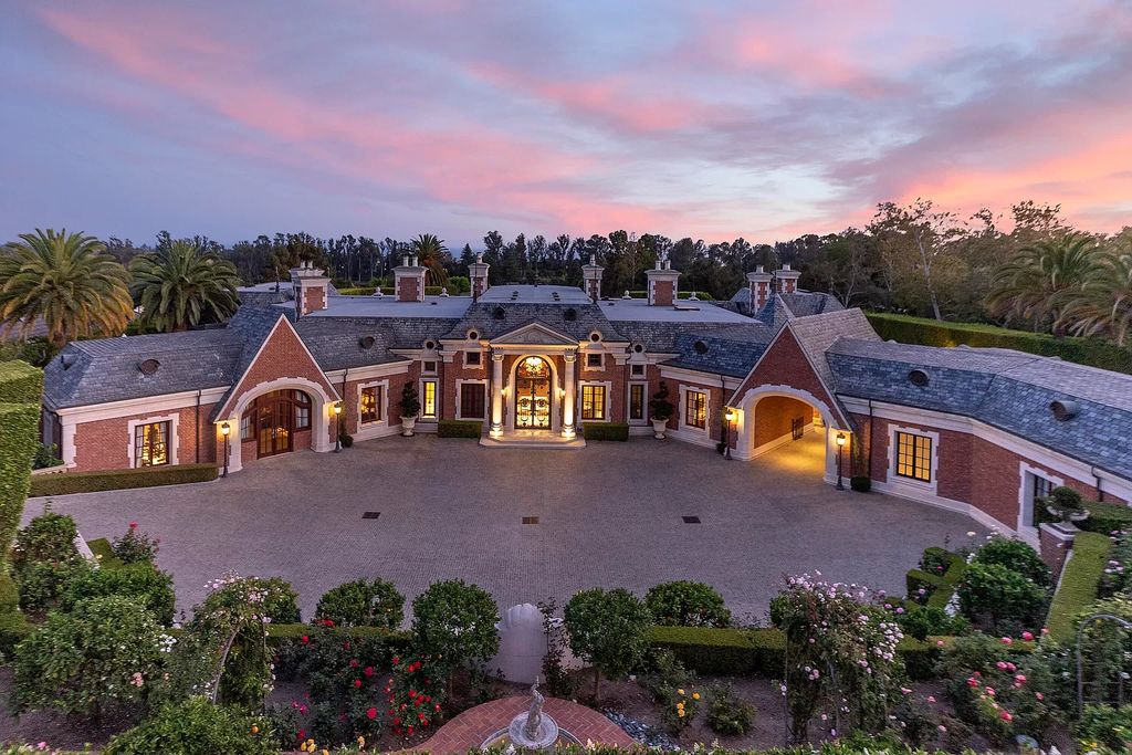 The Villa in Santa Barbara is an arguably the largest and most private estate in Birnam Wood now available for sale. This home located at 1917 Boundary Dr, Santa Barbara, California