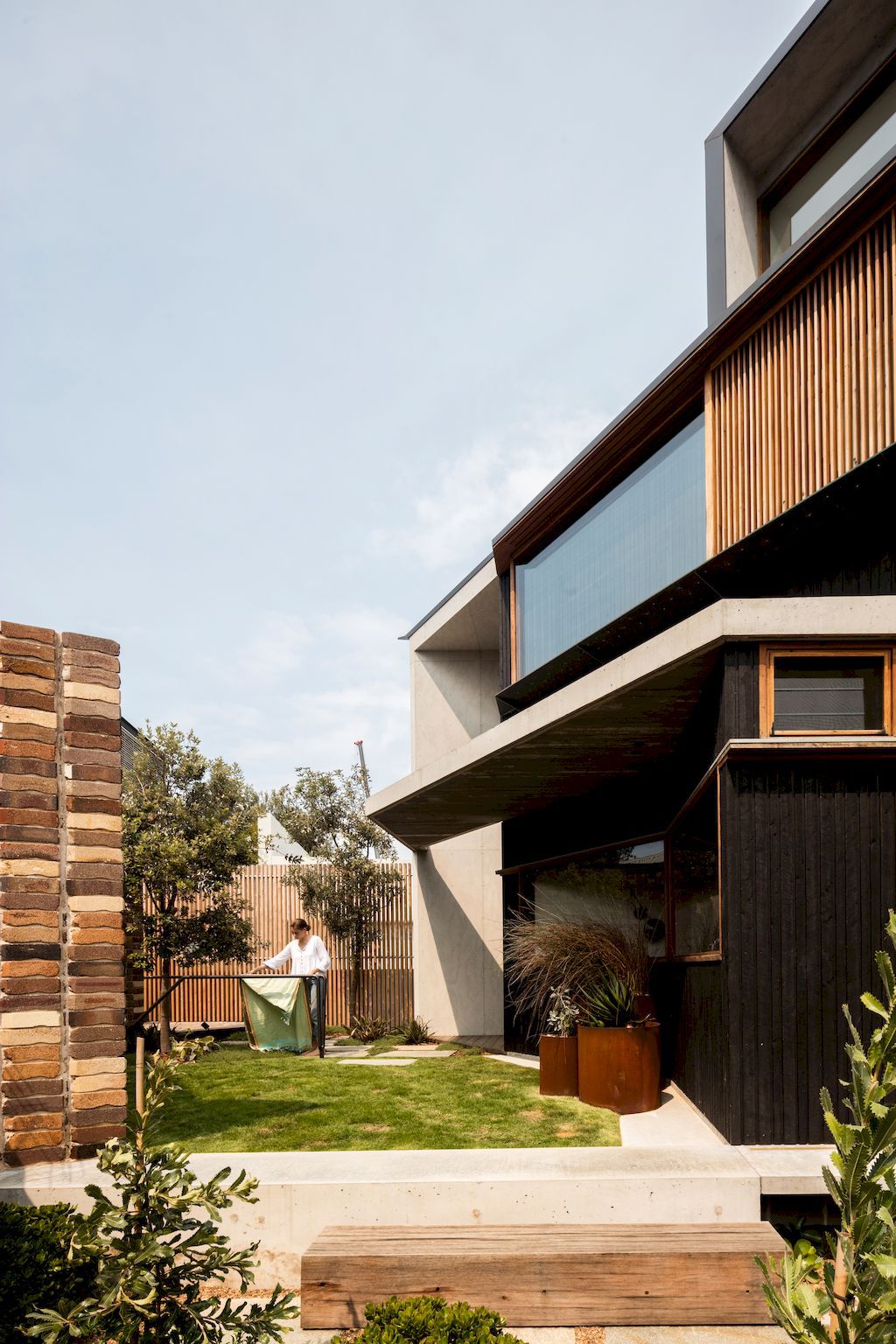 Breezeway House, an angular geometry sculpture by David Boyle Architect