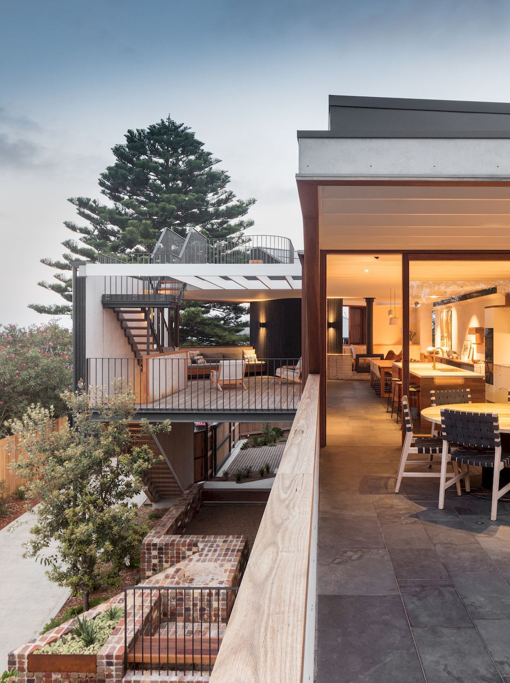 Breezeway House, an angular geometry sculpture by David Boyle Architect