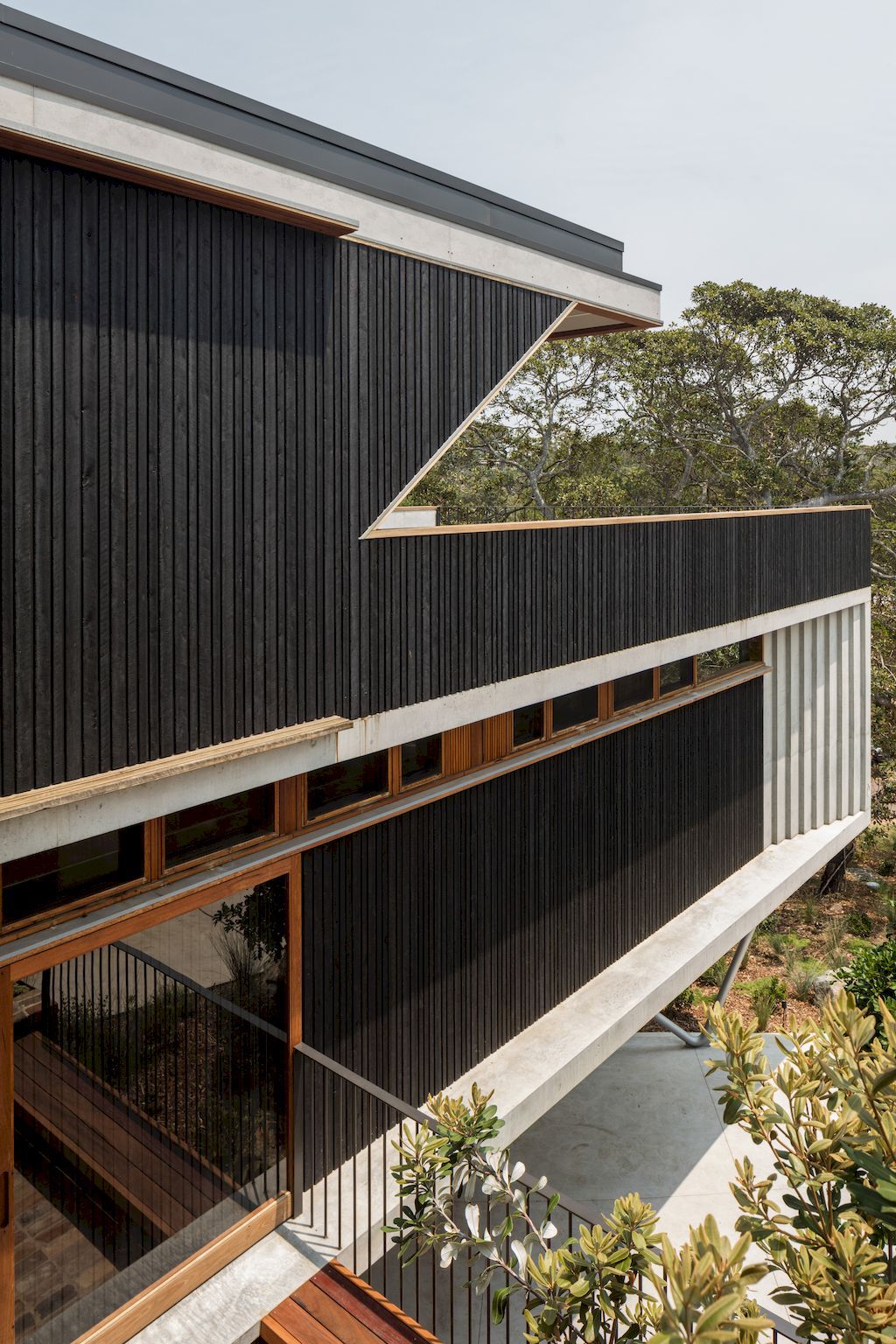 Breezeway House, an angular geometry sculpture by David Boyle Architect