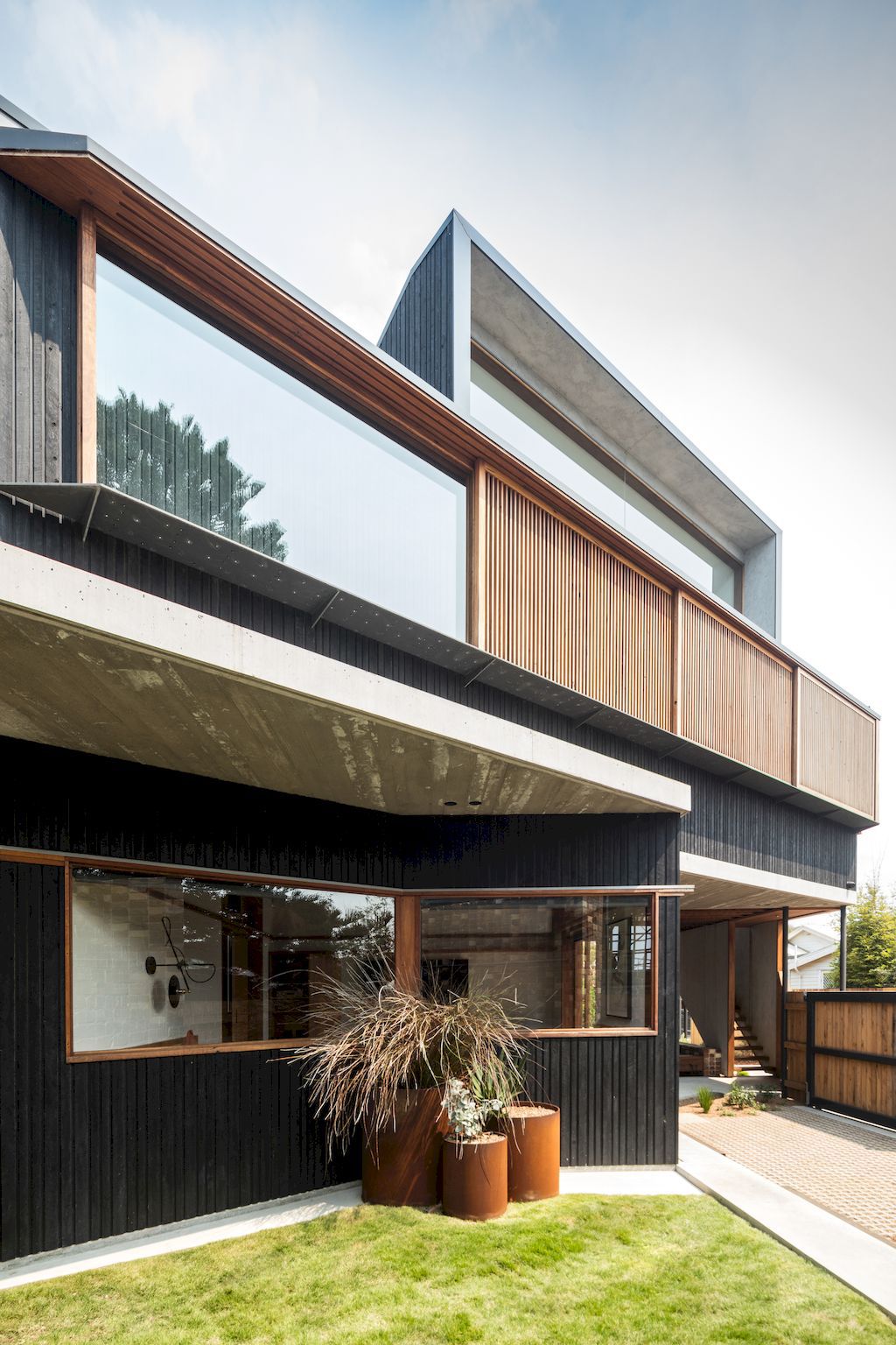 Breezeway House, an angular geometry sculpture by David Boyle Architect