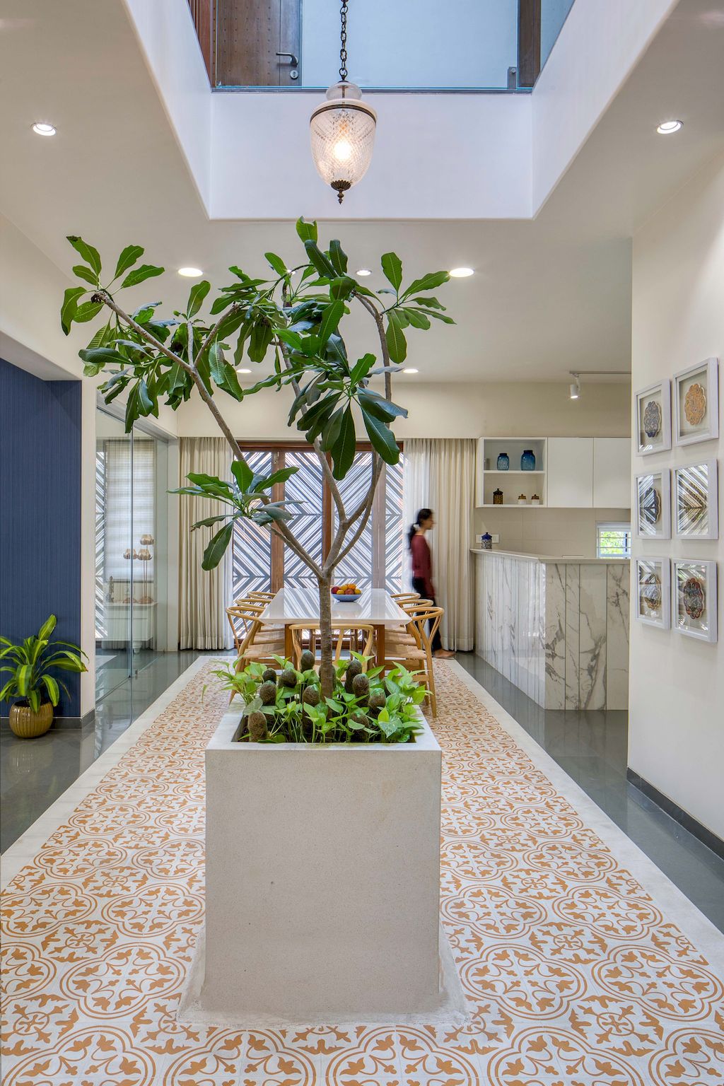 Brick Screen house in charm traditional style in India by MS Design Studio