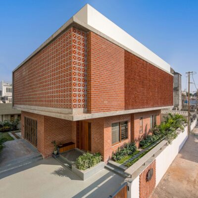 Brick Screen House in charm traditional style in India by MS Design Studio