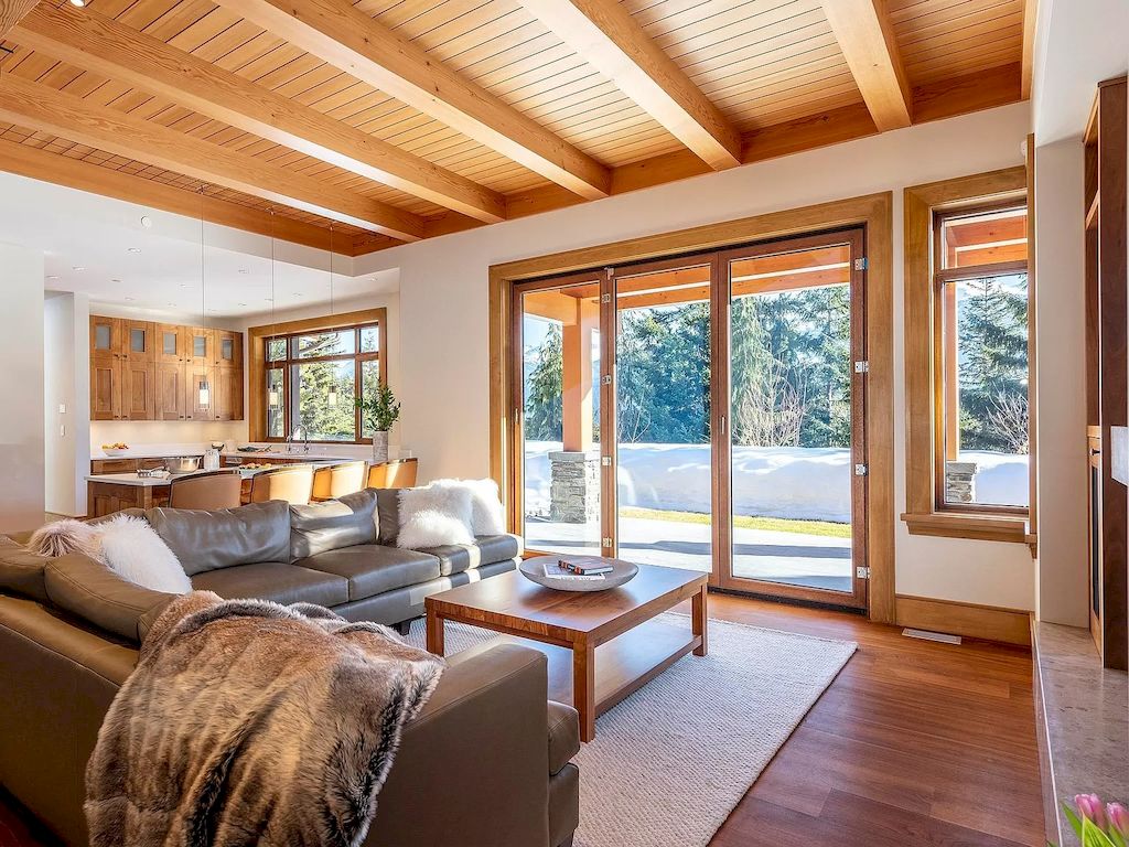 Enjoy-Uninterrupted-Panoramic-Mountains-Views-in-the-C12950000-Iconic-Whistler-Estate-27