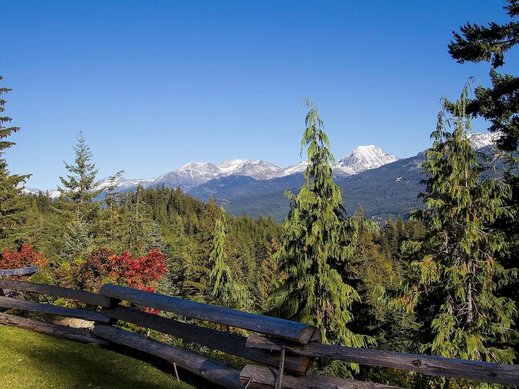 Enjoy-Uninterrupted-Panoramic-Mountains-Views-in-the-C12950000-Iconic-Whistler-Estate-28