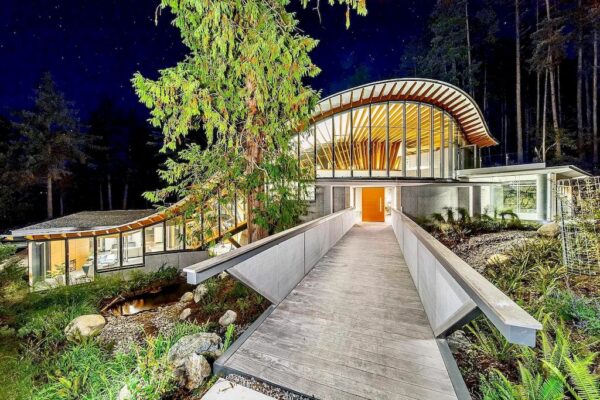 Listing for C$19,998,000, Sculptural Wood House in Gulf Islands Provides an Impenetrable Sense of Peace & Joy