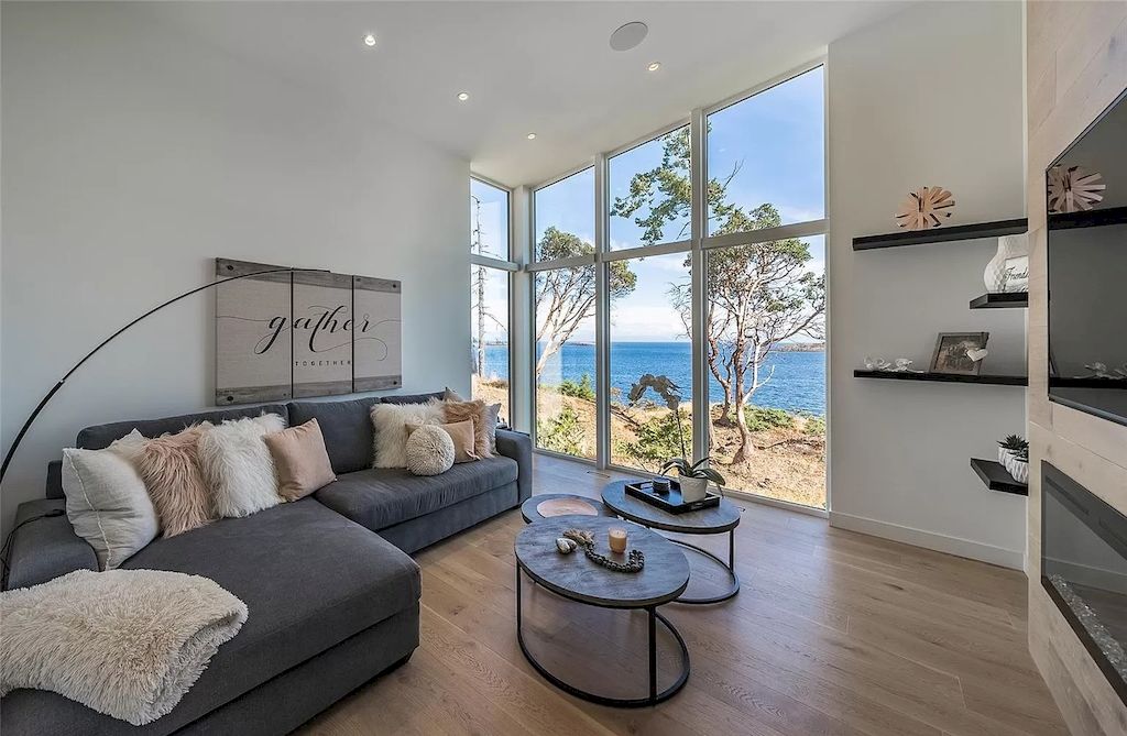 Live-your-Ultimate-Dream-in-C5495000-Oceanfront-Home-on-Vancouver-Island-13