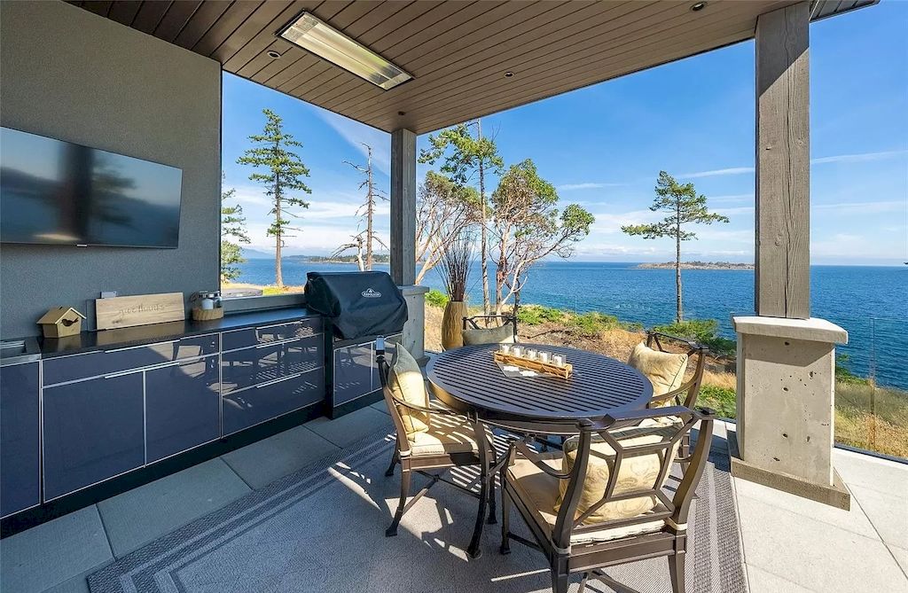 Live-your-Ultimate-Dream-in-C5495000-Oceanfront-Home-on-Vancouver-Island-2