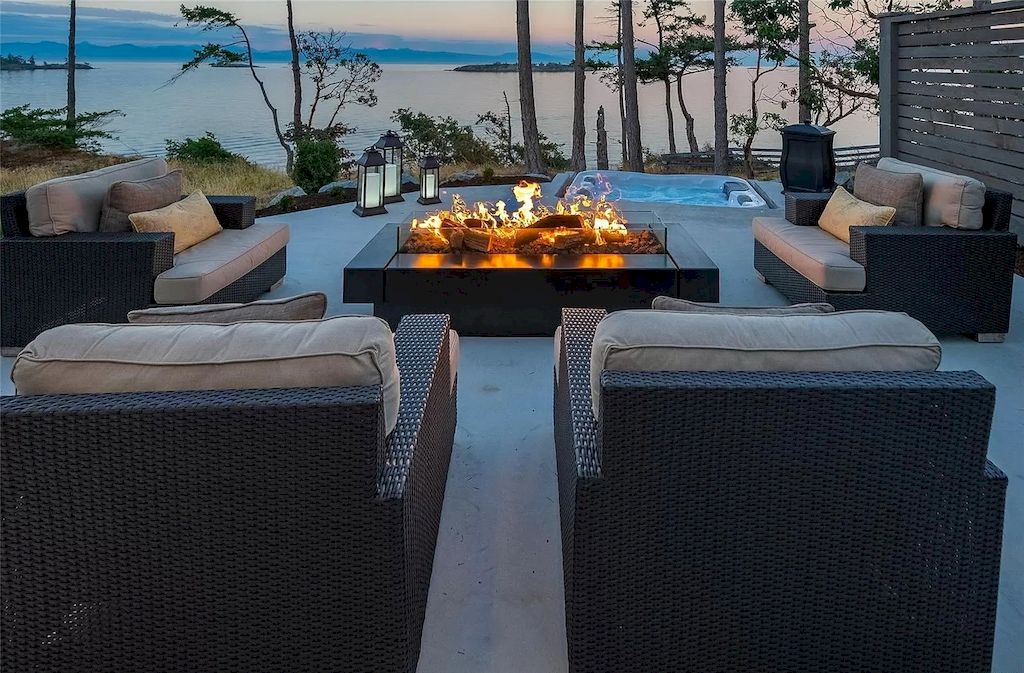 Live-your-Ultimate-Dream-in-C5495000-Oceanfront-Home-on-Vancouver-Island-48