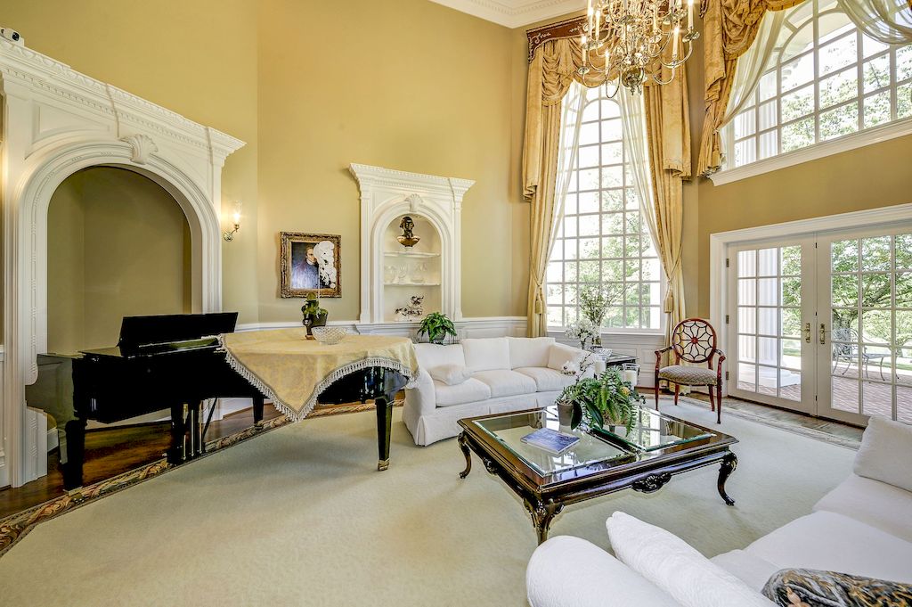 Magnificent-Home-in-the-Heart-of-Virginia-Hits-Market-for-10500000-10