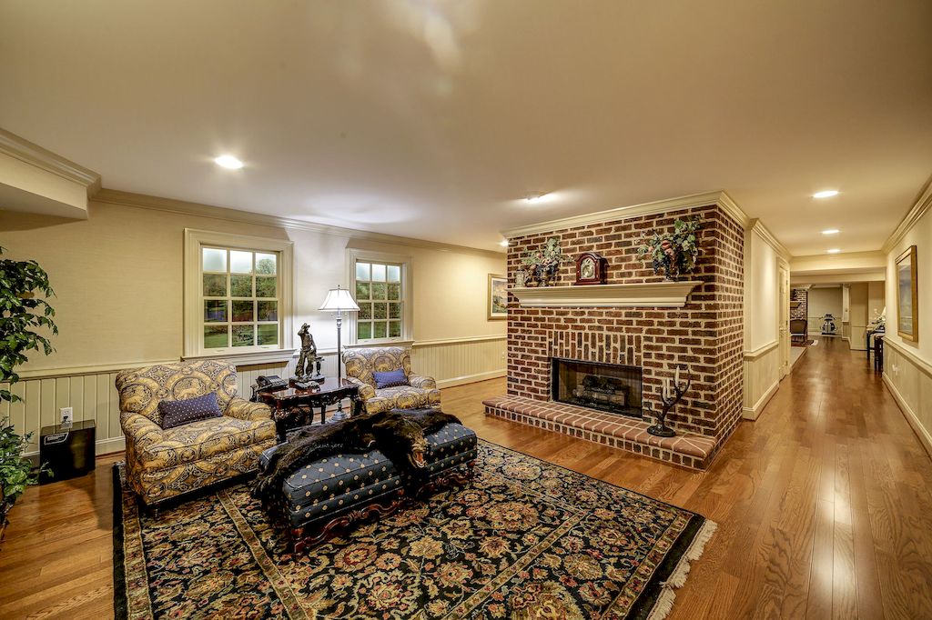 Magnificent-Home-in-the-Heart-of-Virginia-Hits-Market-for-10500000-33