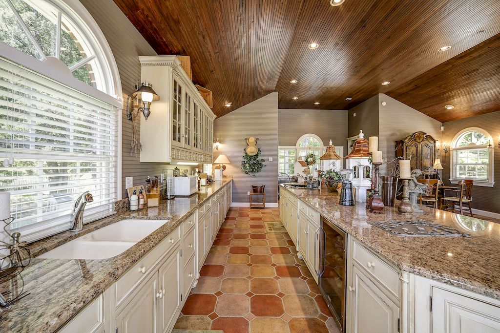 Incorporating patterned tiles can add a playful and colorful look to your cottage kitchen. You can use patterned tiles for your backsplash, floor, or countertop to add a touch of personality and charm. Opt for bold and vibrant patterns or more subtle and delicate designs, depending on your style.