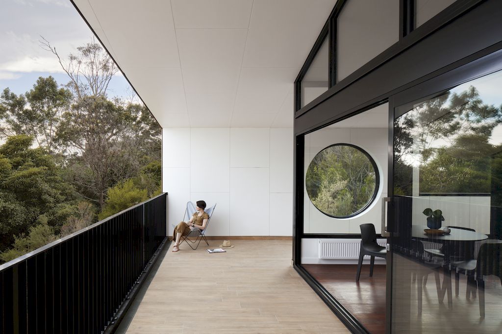 McCrae Bush House with Elevated Angular Form by Chan Architecture