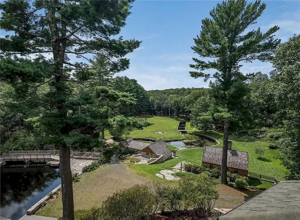 The Home in Connecticut is a luxurious home of exceptional indoor and outdoor spaces now available for sale. This home located at 90 Route 148, Killingworth, Connecticut; offering 06 bedrooms and 06 bathrooms with 4,204 square feet of living spaces. 